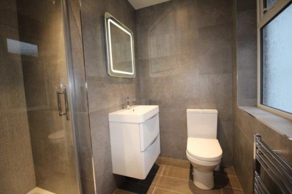 Gordon Road Master Ensuite